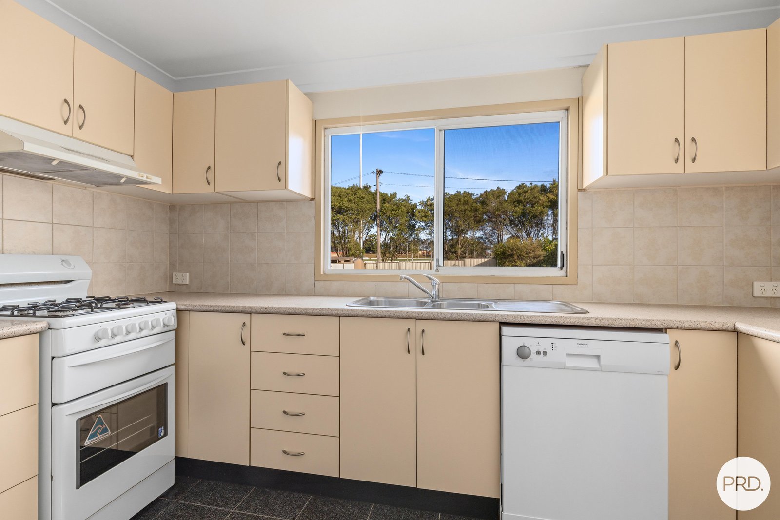 63 Stoney Creek Road BEVERLY HILLS 5