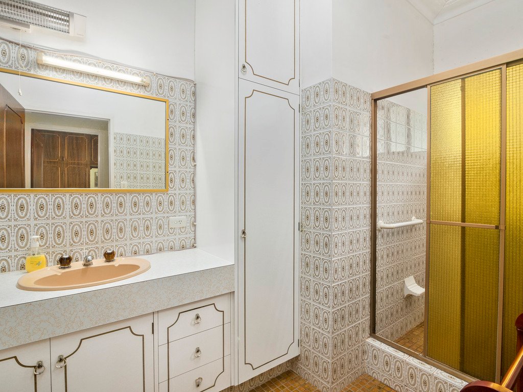 63 Tweed Street COOLANGATTA 9