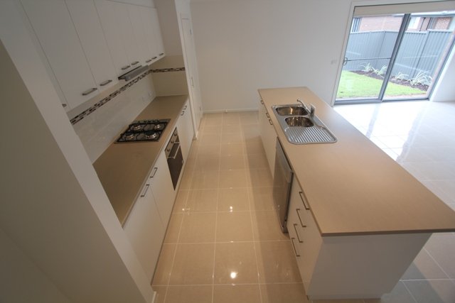 63 Warburton Drive Lucas 4