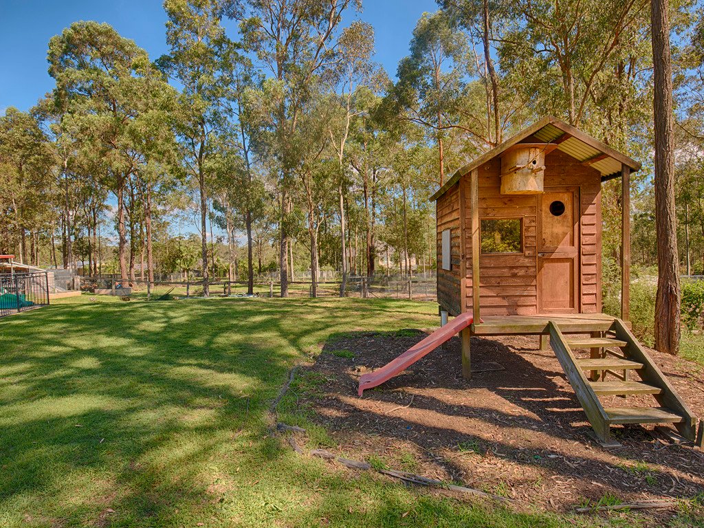 63 Woodlands Drive THORNTON 4