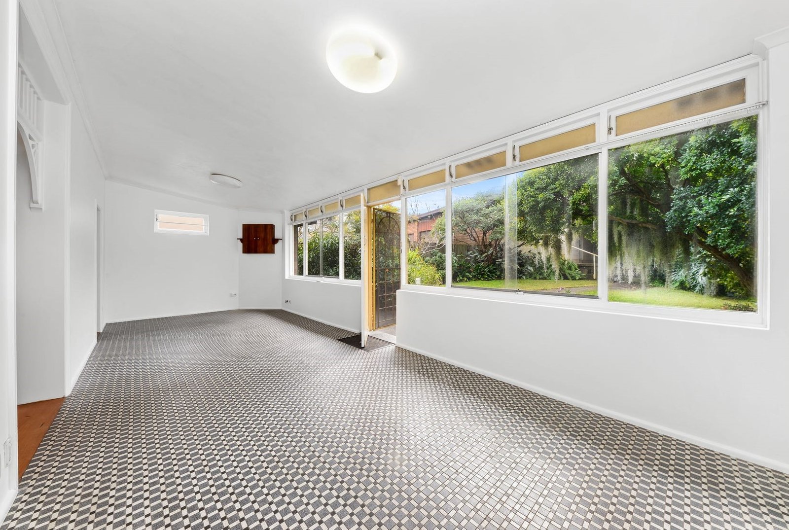 63 York Road QUEENS PARK 4