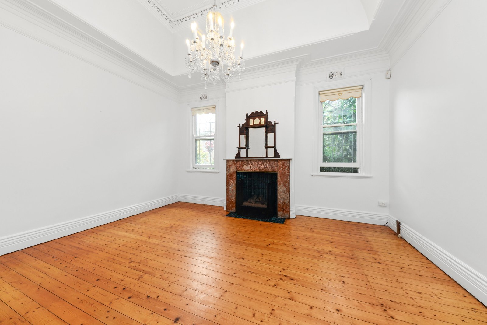 63 York Road QUEENS PARK 5