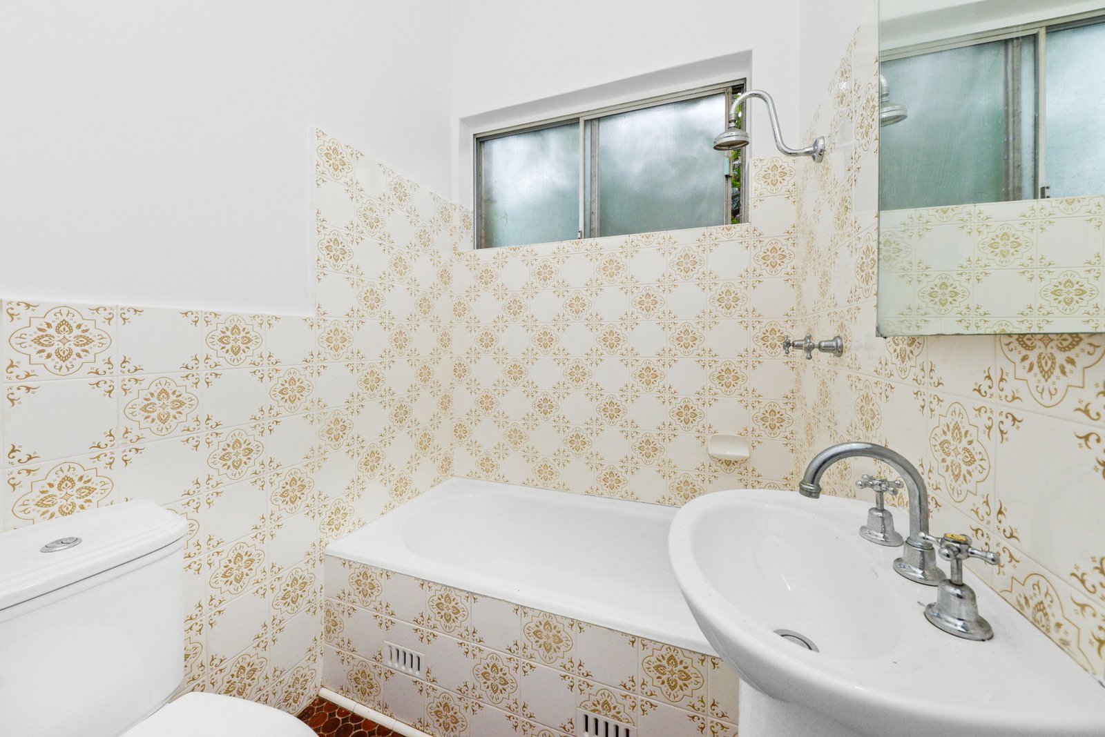 63 York Road QUEENS PARK 6