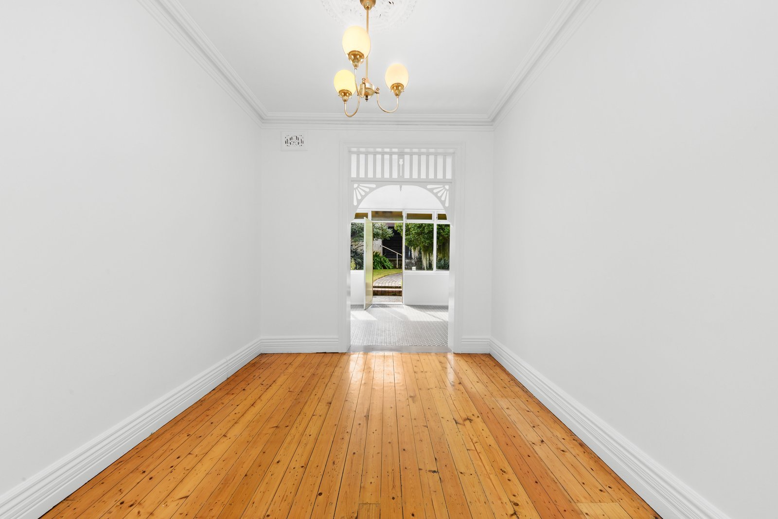 63 York Road QUEENS PARK 7