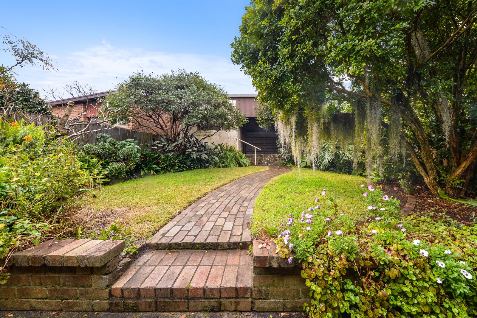 63 York Road QUEENS PARK 2