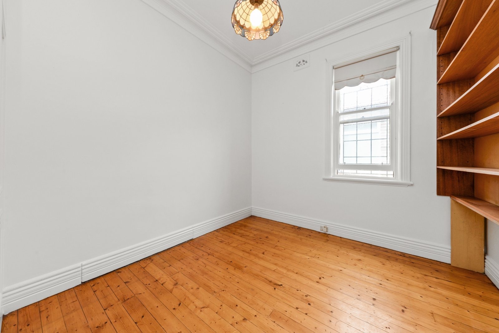 63 York Road QUEENS PARK 5