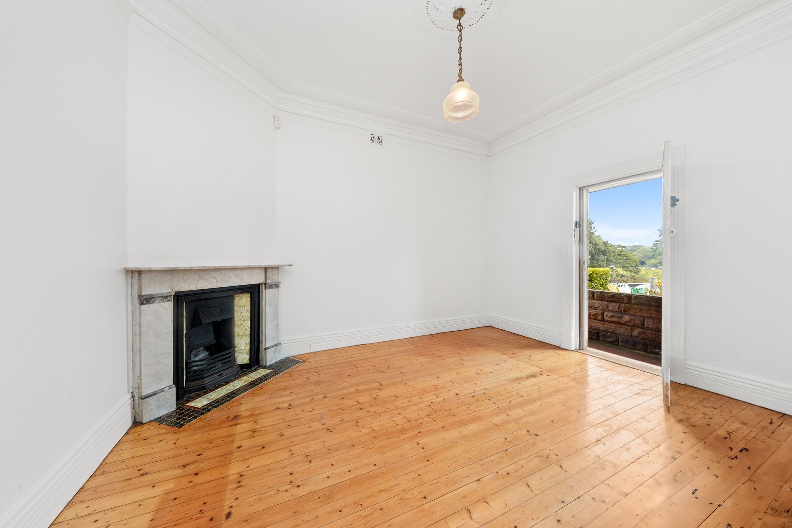 63 York Road QUEENS PARK 11