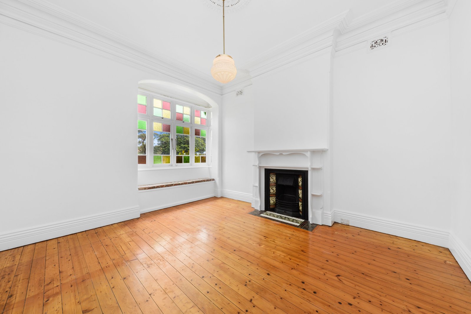 63 York Road QUEENS PARK 13