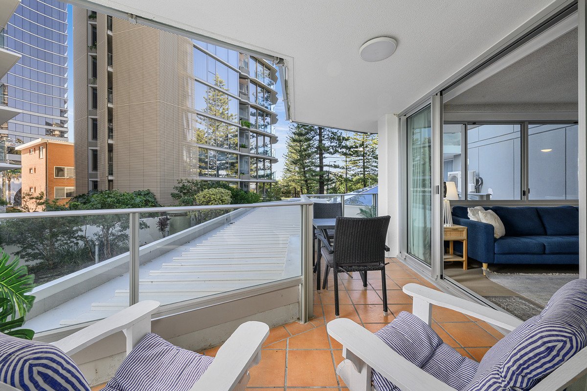 6/30-40 The Esplanade Burleigh Heads 3