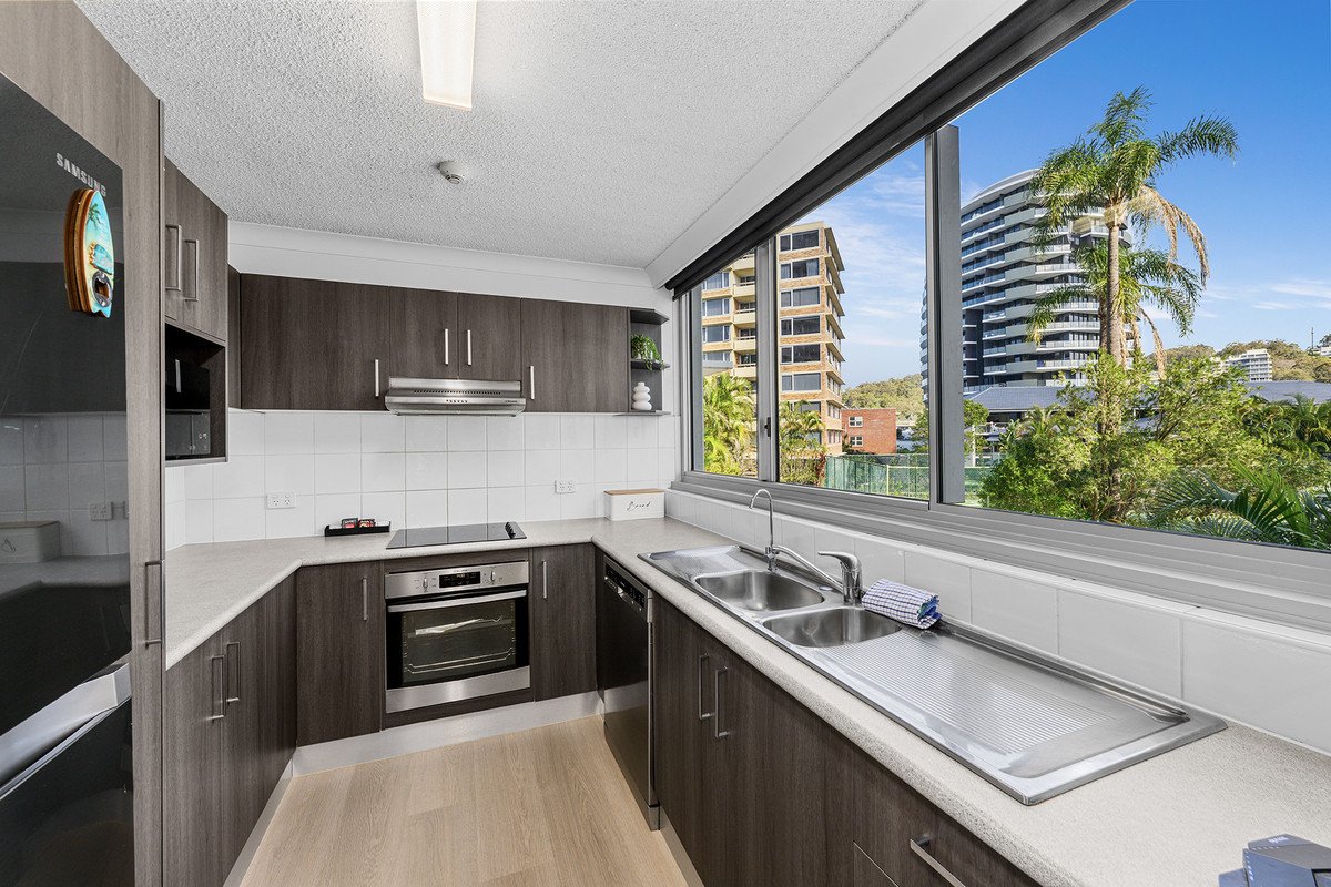 6/30-40 The Esplanade Burleigh Heads 10