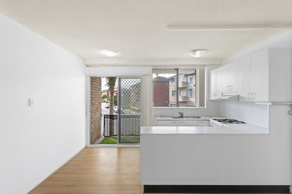6/30 Brittain Crescent HILLSDALE 3