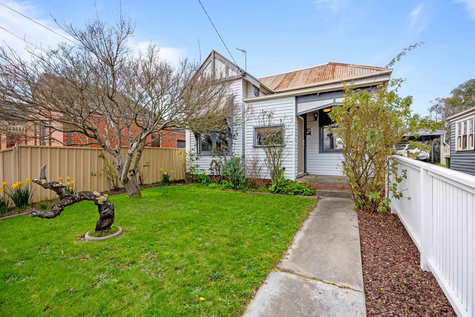 Gallery: 630 Doveton Street North
