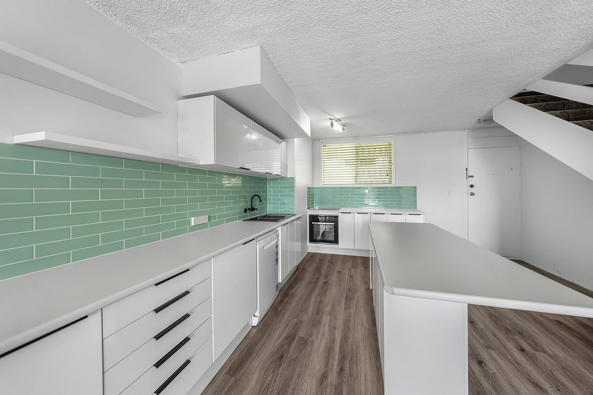 6/32-34 Hayle Street Burleigh Heads 1