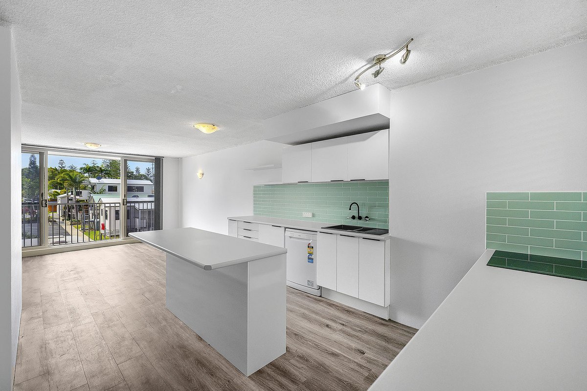 6/32-34 Hayle Street Burleigh Heads 2