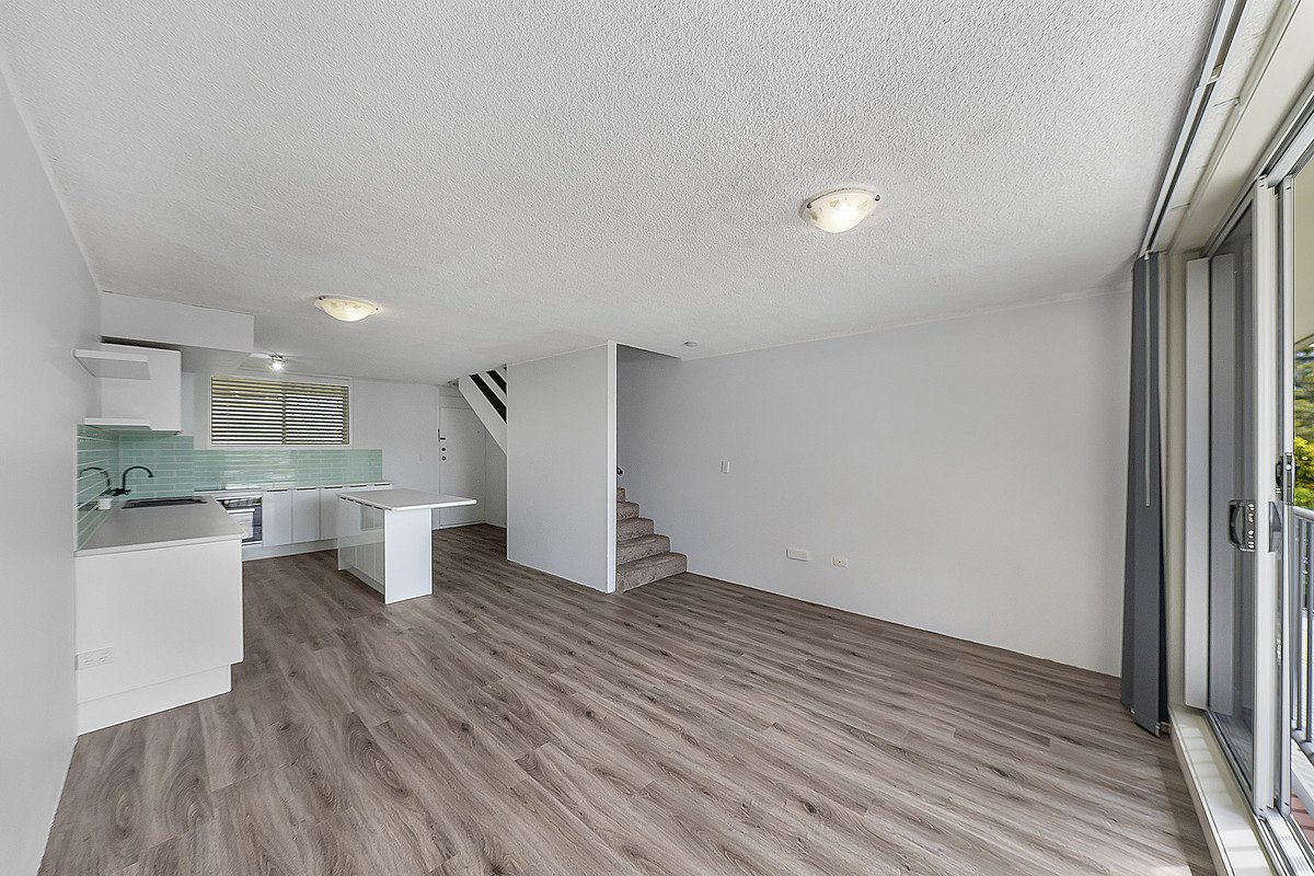 6/32-34 Hayle Street Burleigh Heads 3