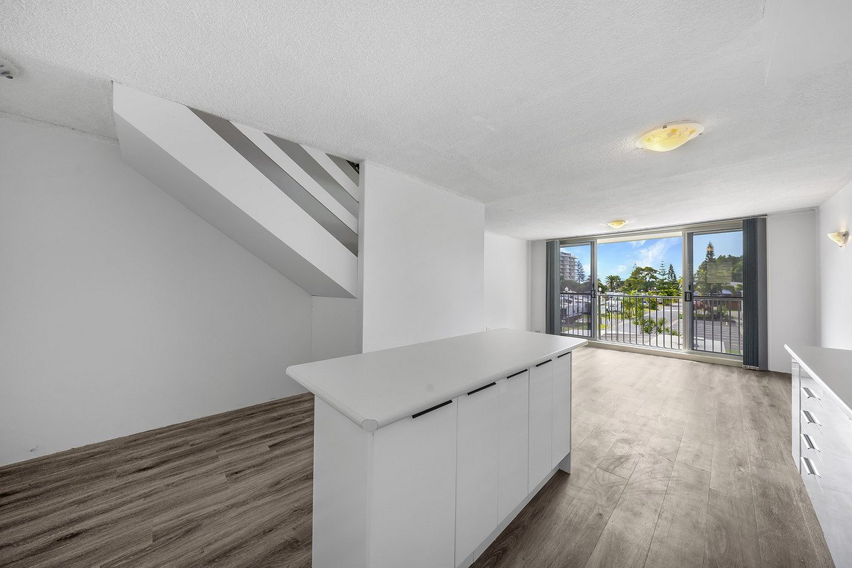 6/32-34 Hayle Street Burleigh Heads 4