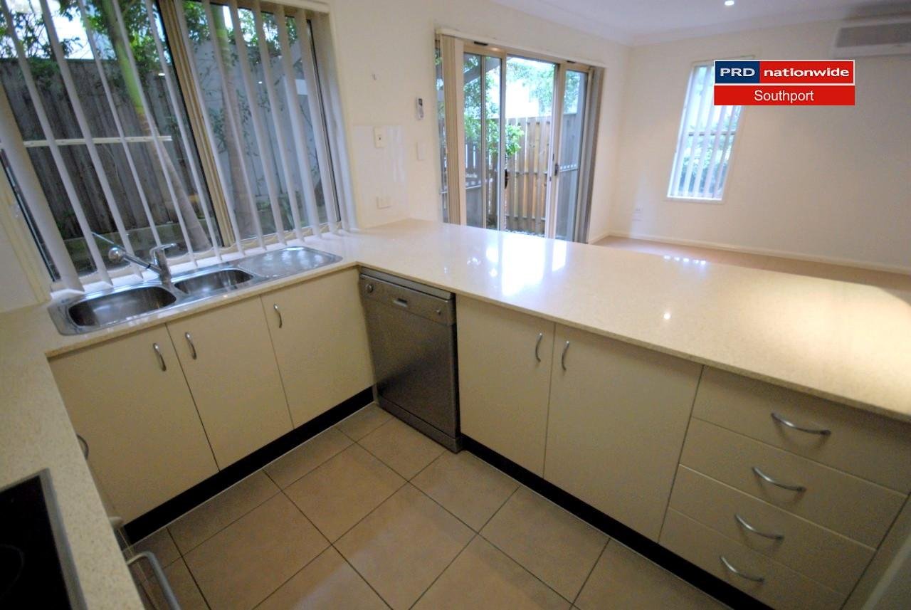 6/32-34 Margaret Street SOUTHPORT 4