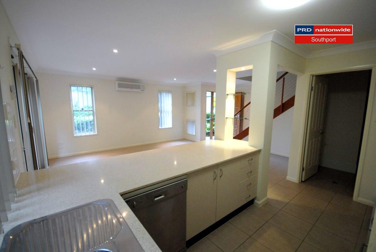 6/32-34 Margaret Street SOUTHPORT 5