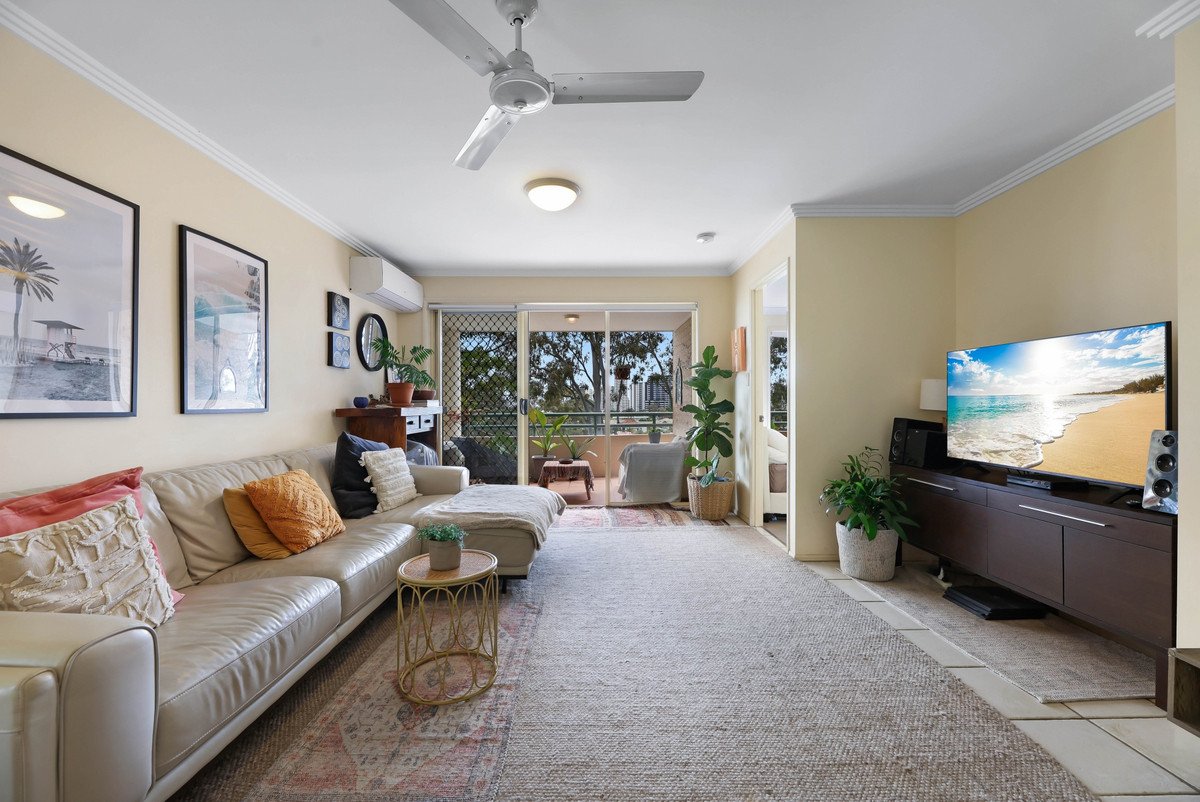 6/32 East Street Burleigh Heads 3