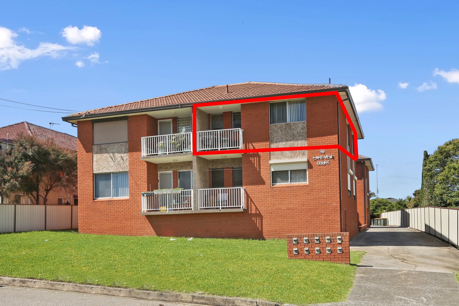 6/32 Hoskins Avenue WARRAWONG 1