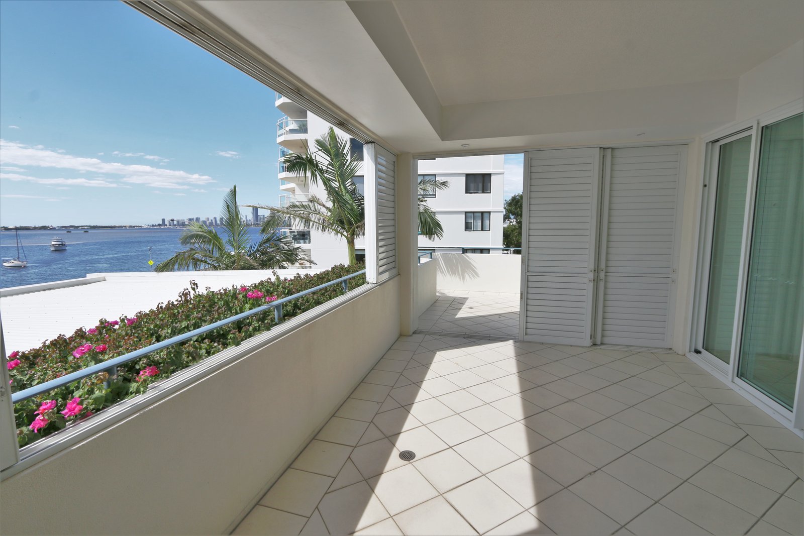 6/326-342 Marine Parade LABRADOR 1