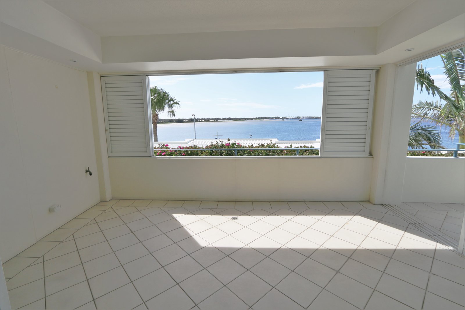 6/326-342 Marine Parade LABRADOR 3