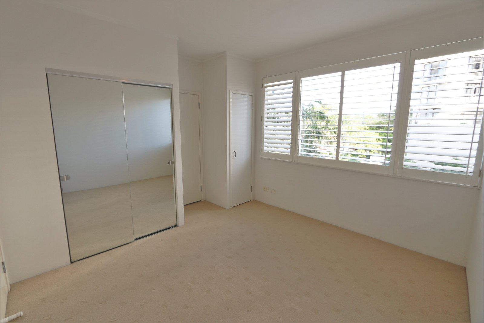 6/326-342 Marine Parade LABRADOR 10