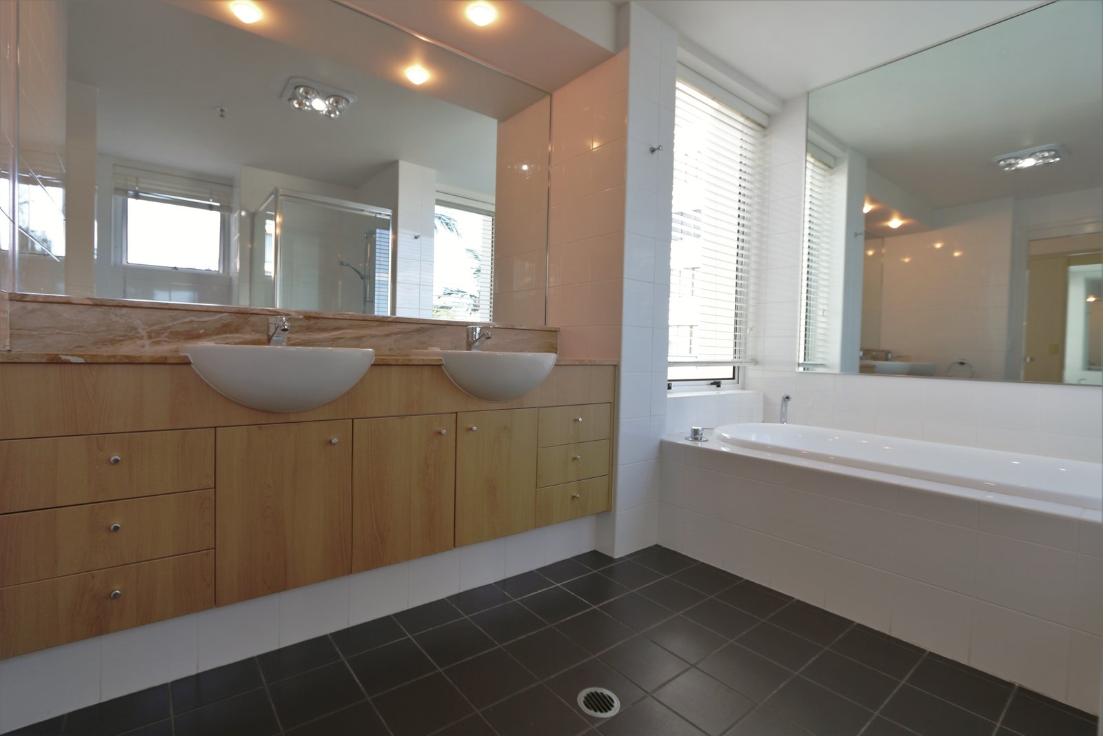 6/326-342 Marine Parade LABRADOR 12