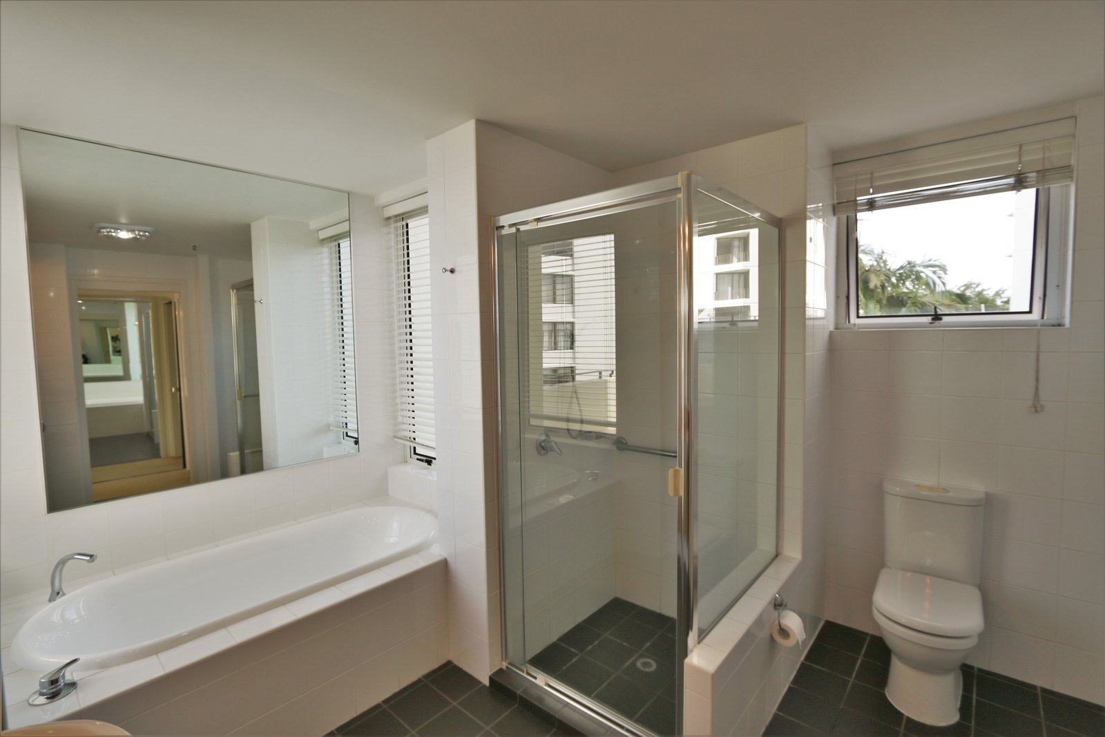 6/326-342 Marine Parade LABRADOR 14