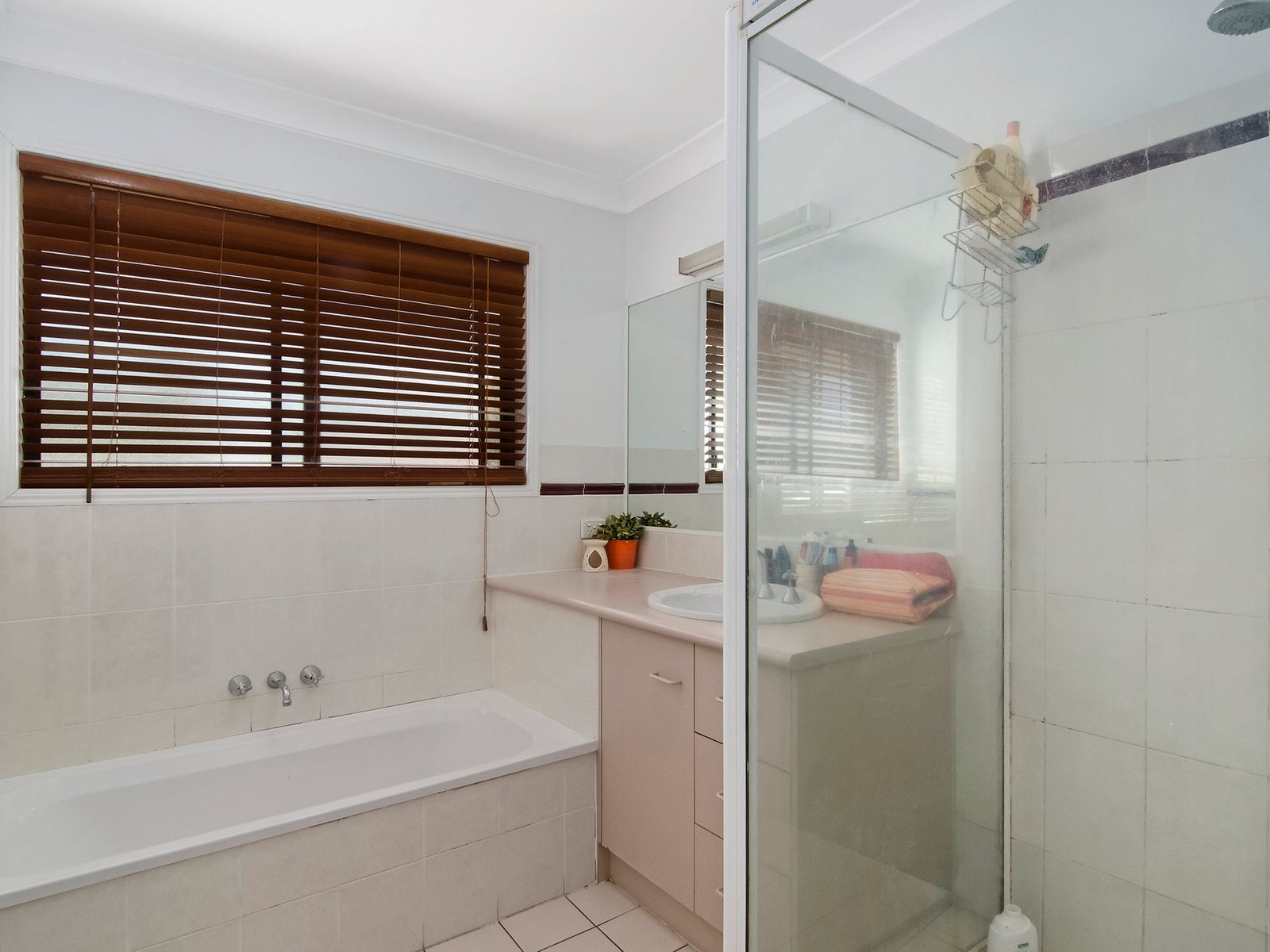 6/33 Mattocks Road BURLEIGH WATERS 8