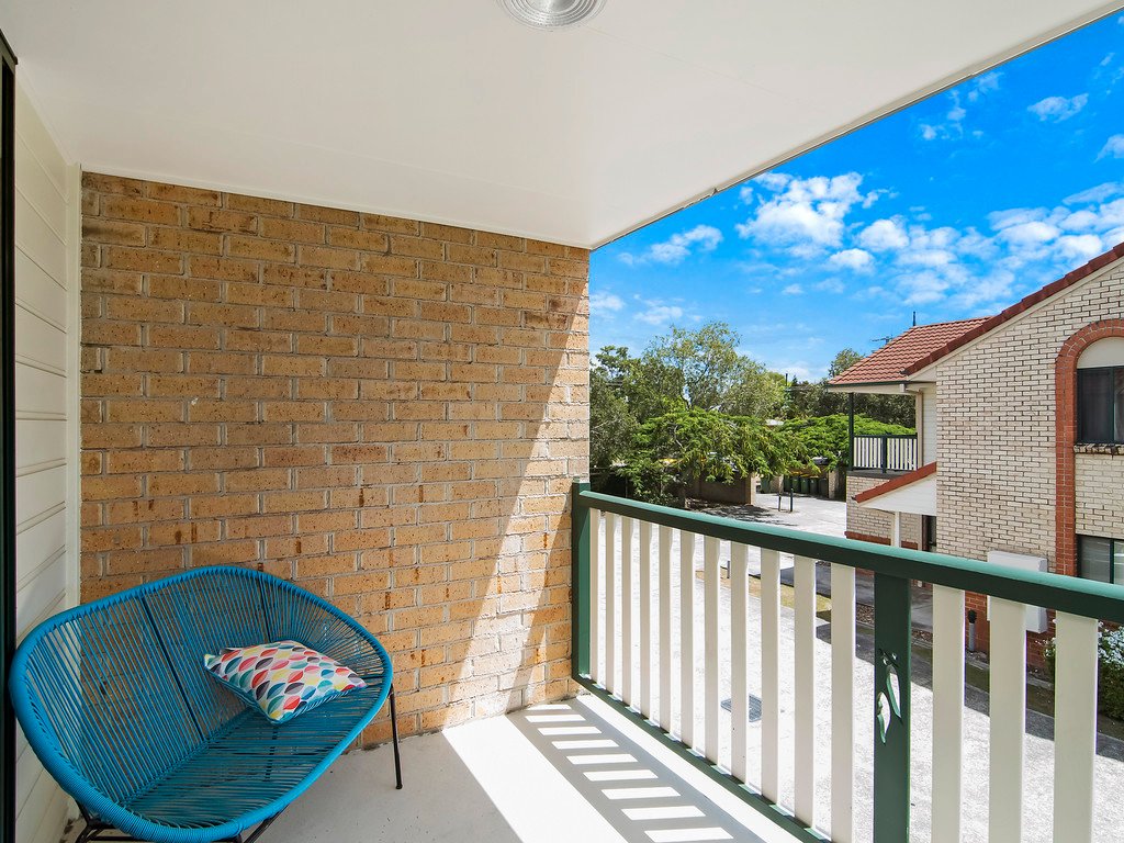6/33 Mattocks Road BURLEIGH WATERS 9
