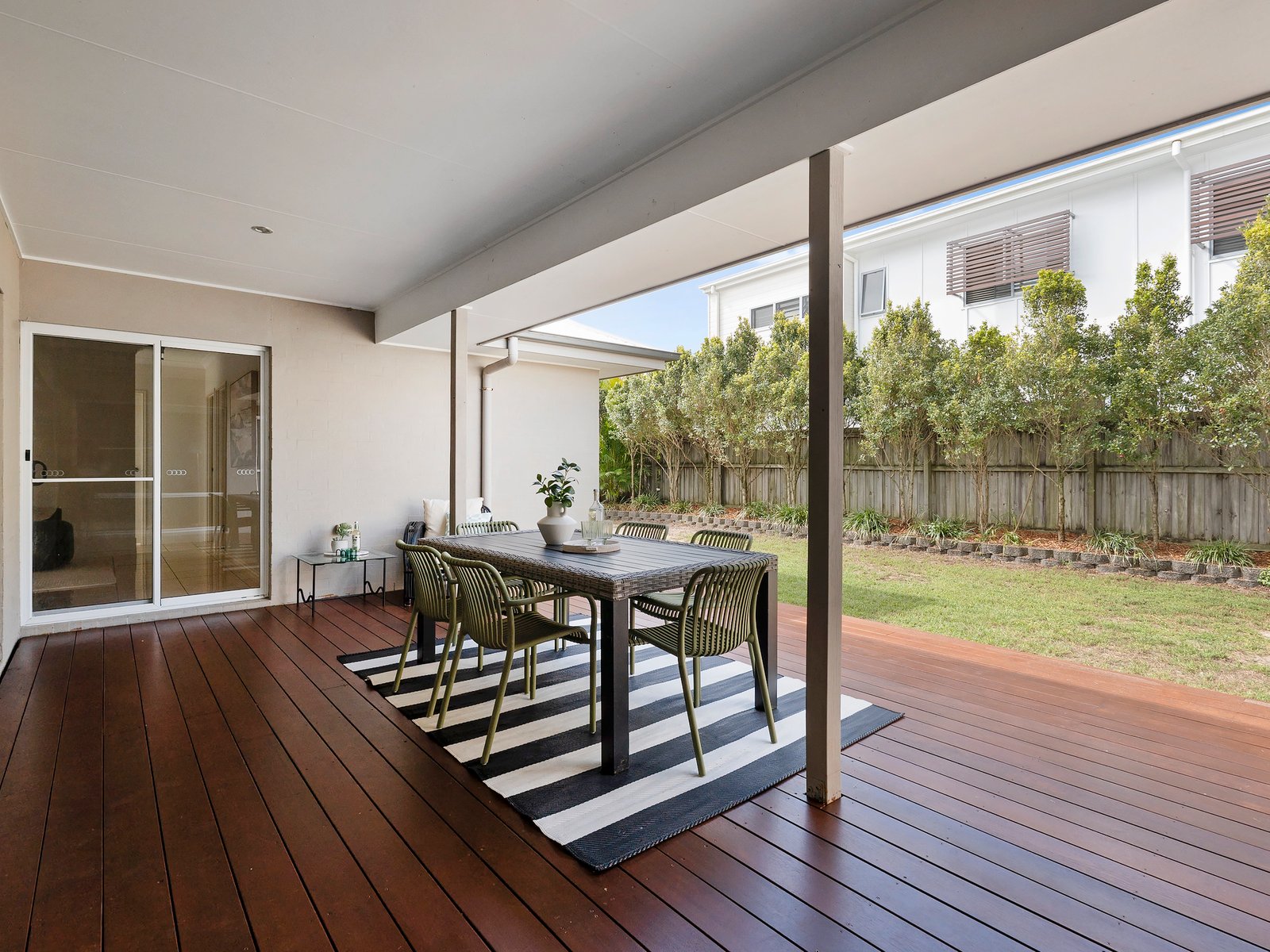 634 Casuarina Way CASUARINA 20