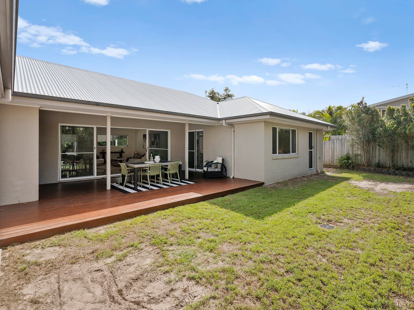 634 Casuarina Way CASUARINA 21