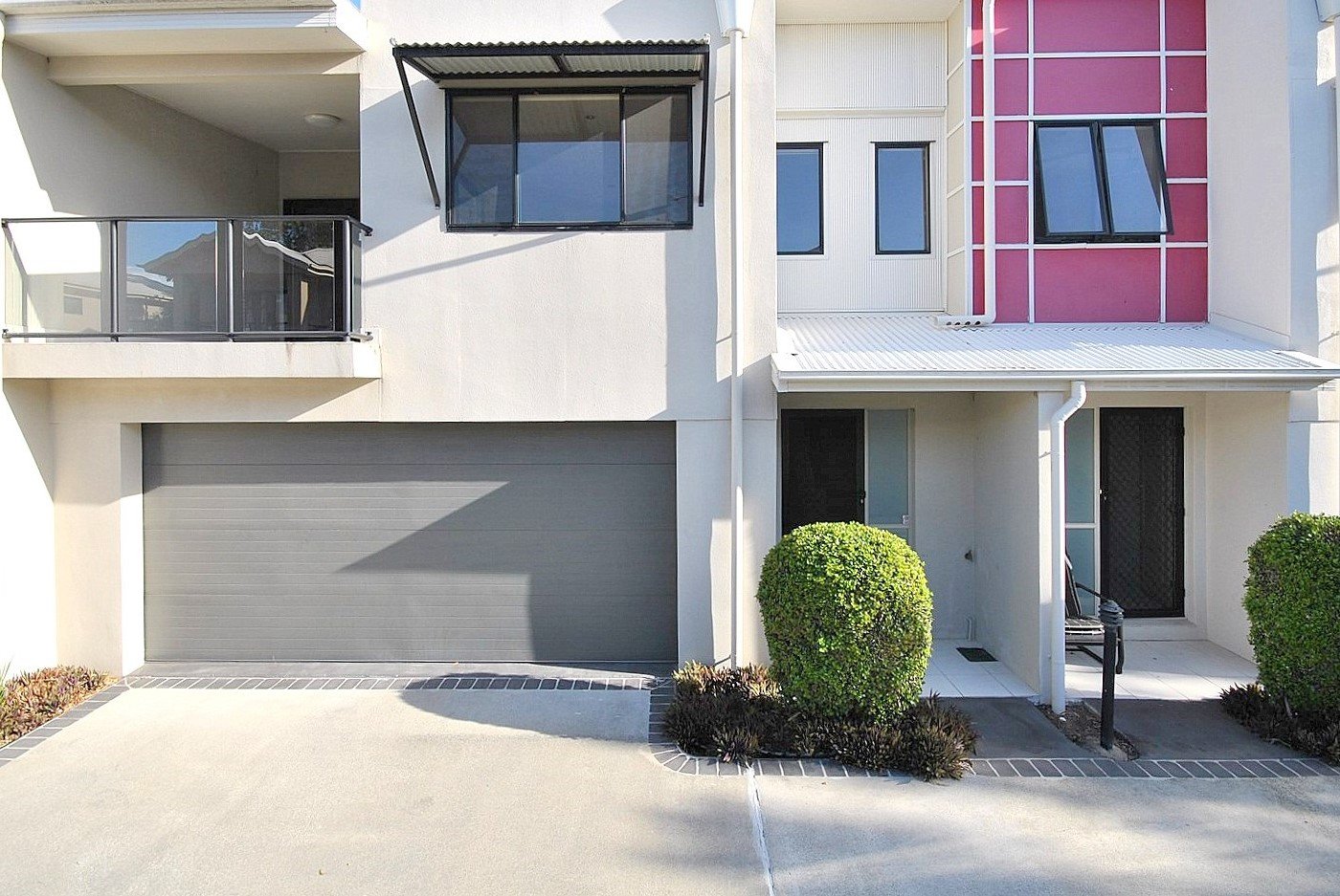 6/35 Harley Street LABRADOR 1