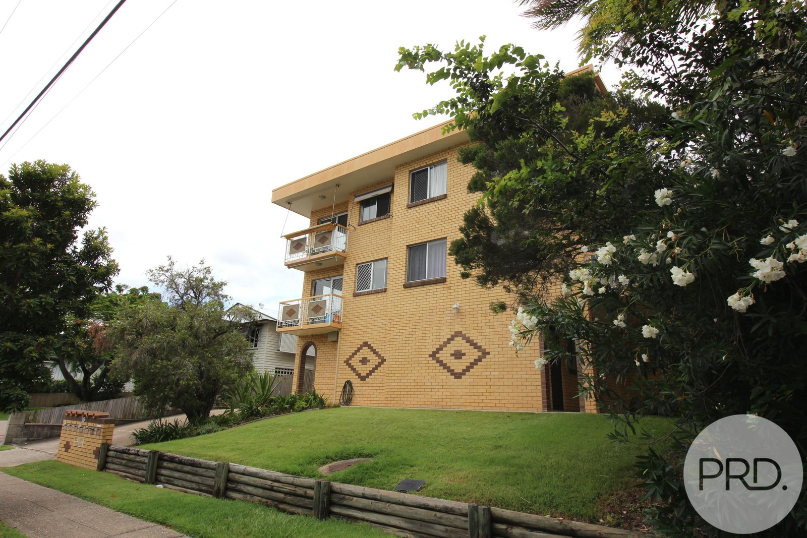 6/35 Miles Street CLAYFIELD 1