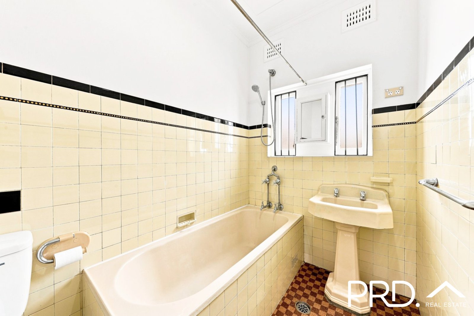 637a Henry Lawson Drive EAST HILLS 9