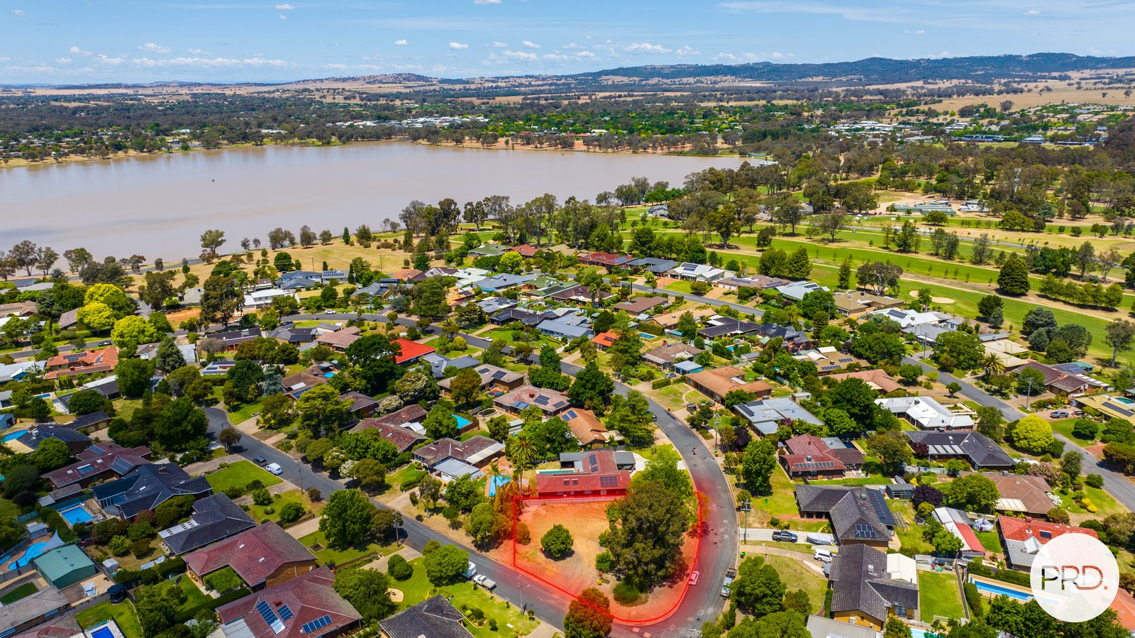 64 Balmoral Crescent LAKE ALBERT 1