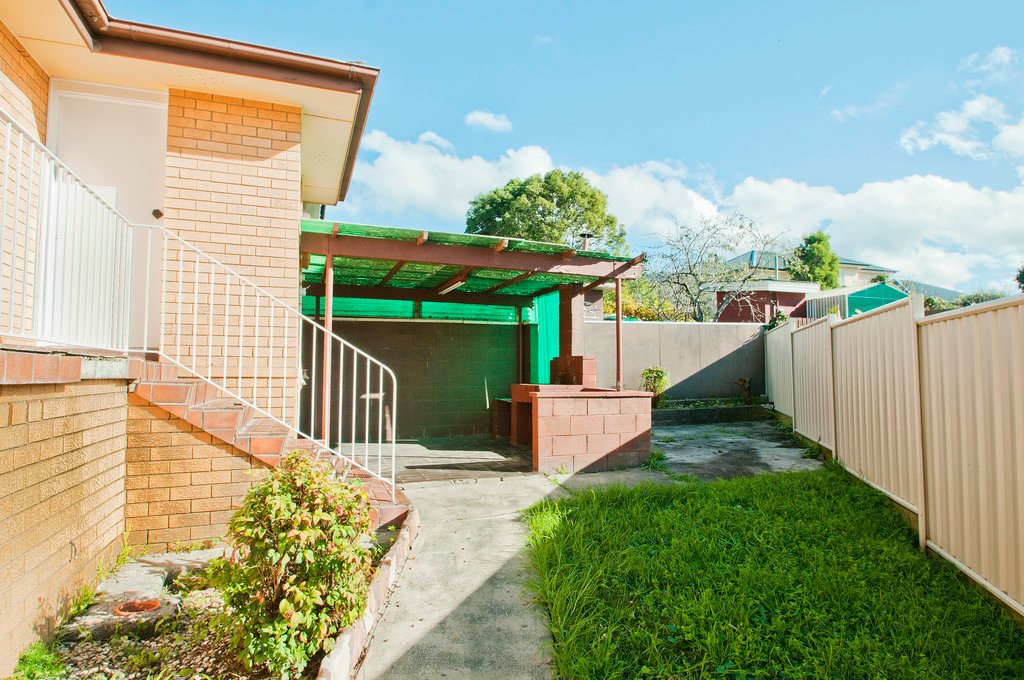 64 Beatus Street UNANDERRA 10