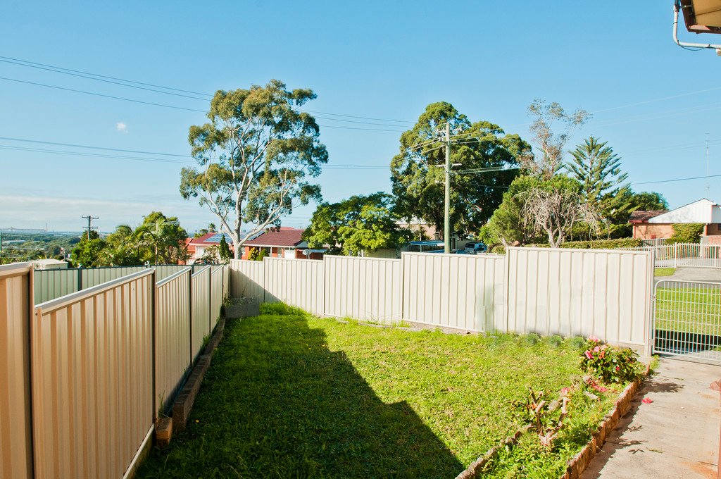 64 Beatus Street UNANDERRA 11