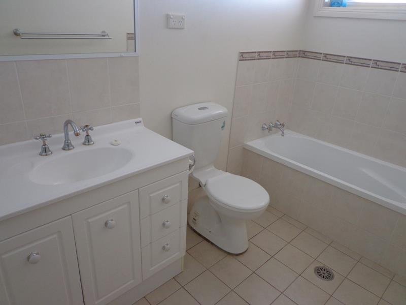 64 Blaxland Way TAMWORTH 6