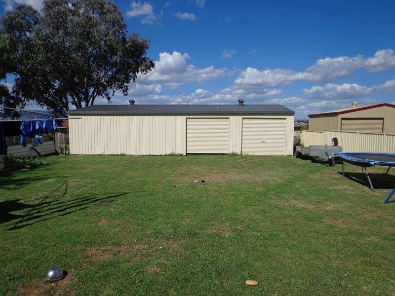 64 Blaxland Way TAMWORTH 7