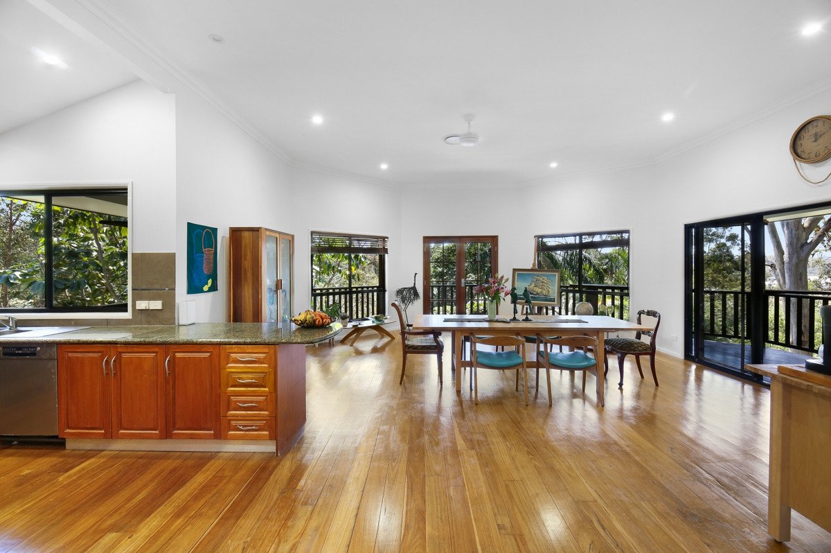 64 Fenton Drive Tallebudgera 2