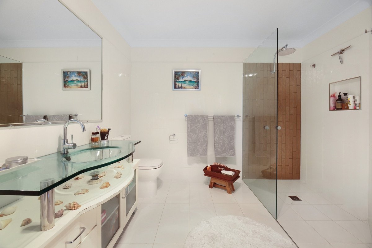 64 Fenton Drive Tallebudgera 22