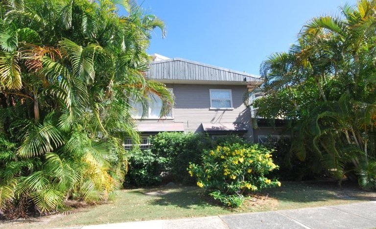 6/4 First Avenue BURLEIGH HEADS 1