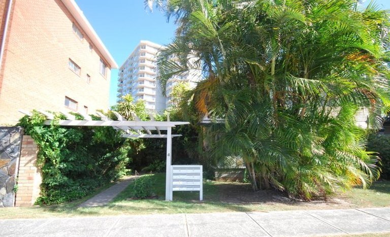 6/4 First Avenue BURLEIGH HEADS 2