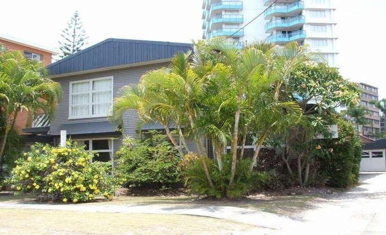 6/4 First Avenue BURLEIGH HEADS 4