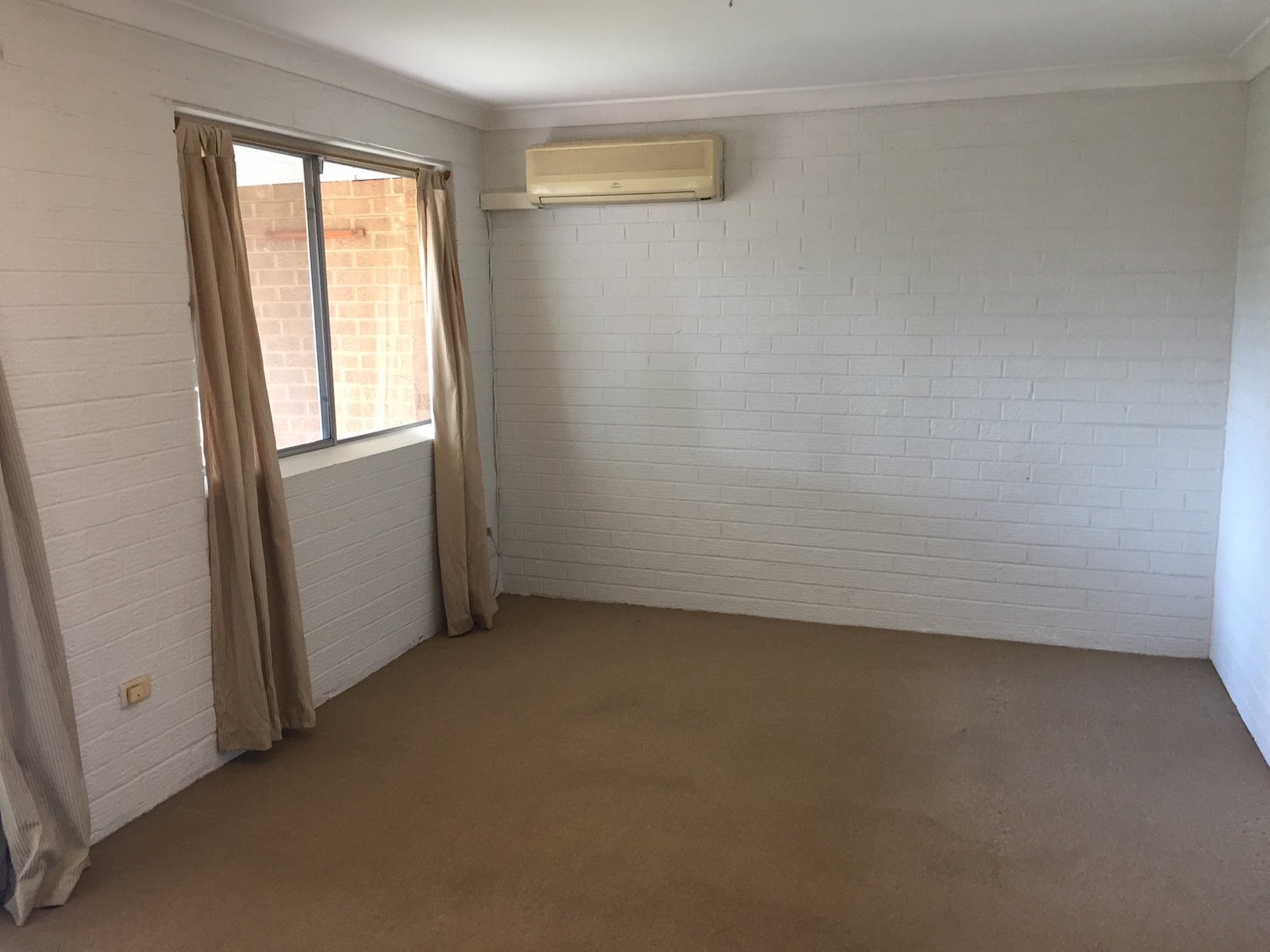 6/4 John Tipping Grove PENRITH 5