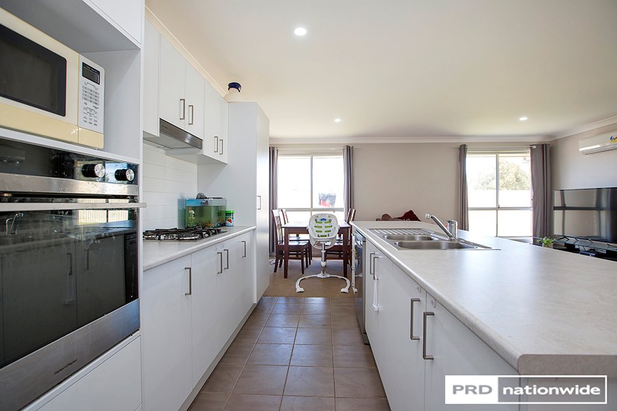 64 Kenny Drive TAMWORTH 6