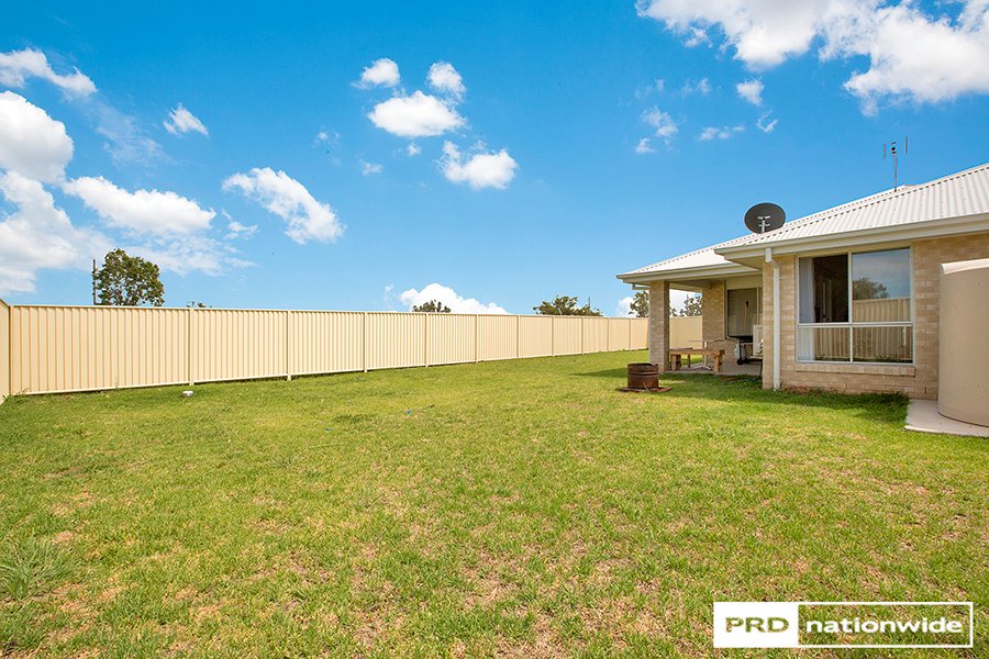 64 Kenny Drive TAMWORTH 10