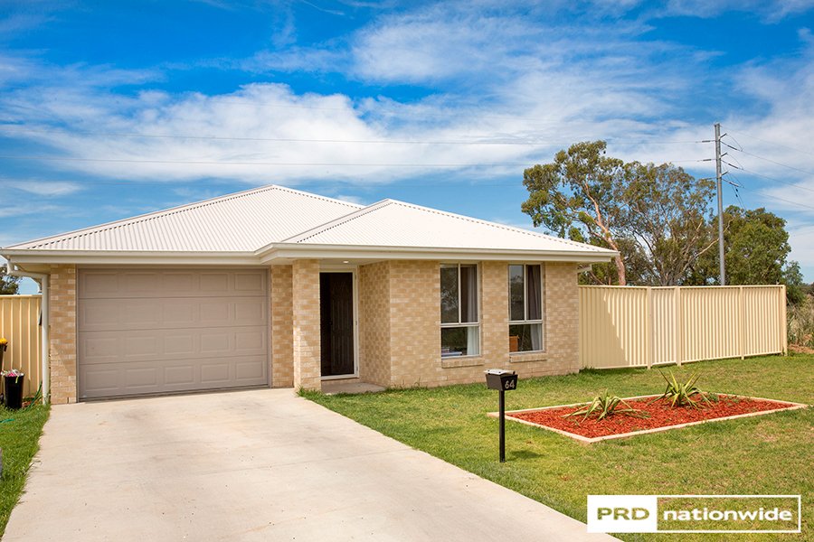 64 Kenny Drive TAMWORTH 11